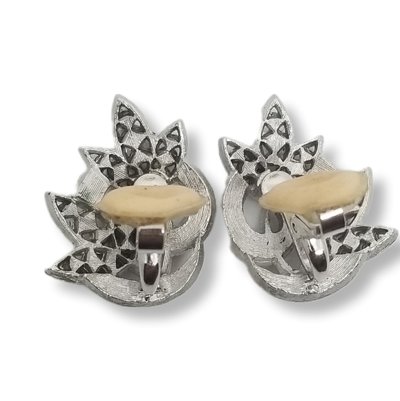 CROWN TRIFARI 1963 MCM  SILVERTONE & CRYSTAL FLOWER CLIP ON EARRINGS - Picture 4 of 4